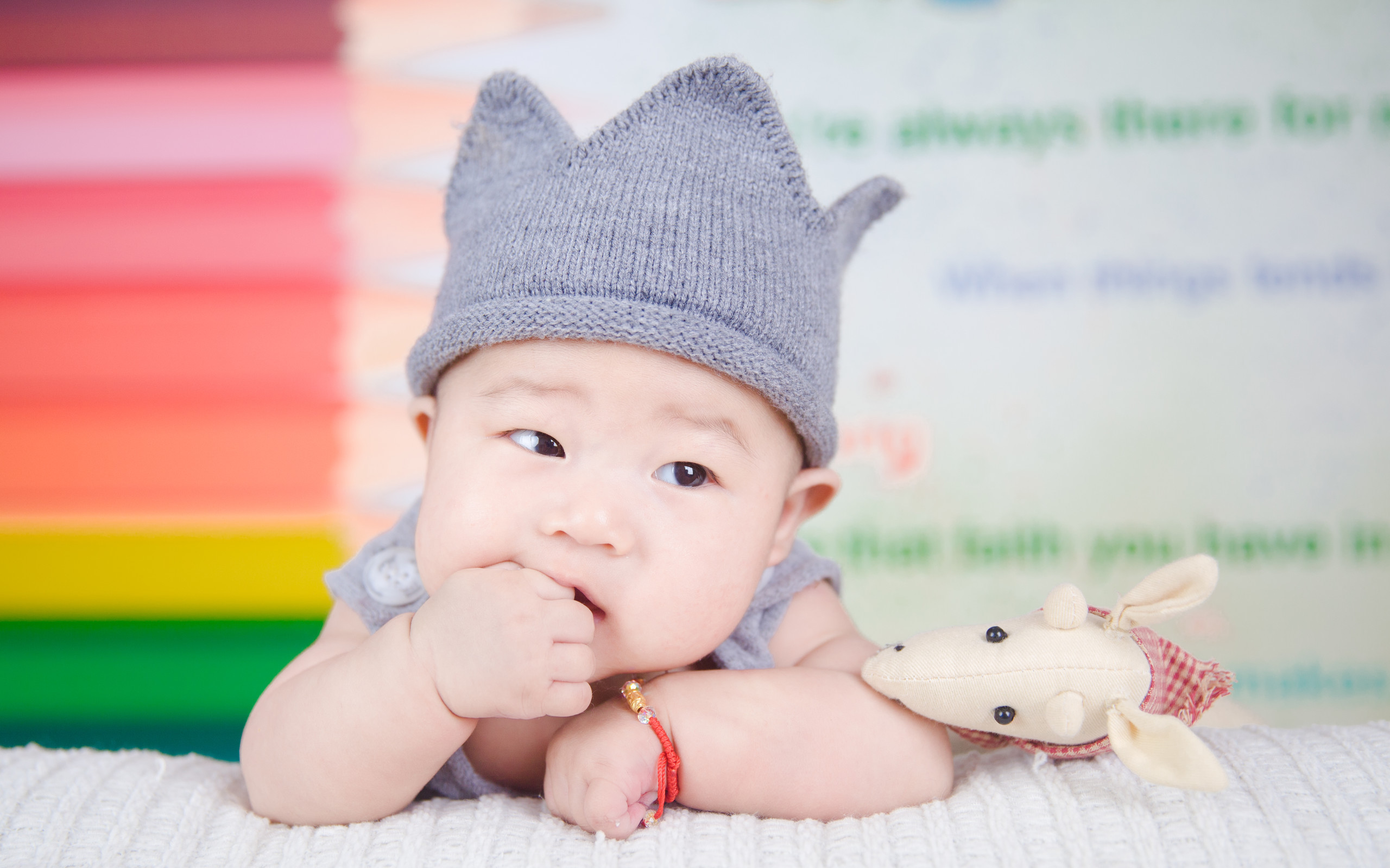 郑州捐卵公司捐卵女孩孕早期为宝宝的明亮眼镜而奋斗
